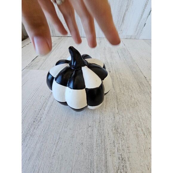 Harlequin checkered pumpkin jack-o'-lantern fall Halloween black and white decor - Picture 2 of 7